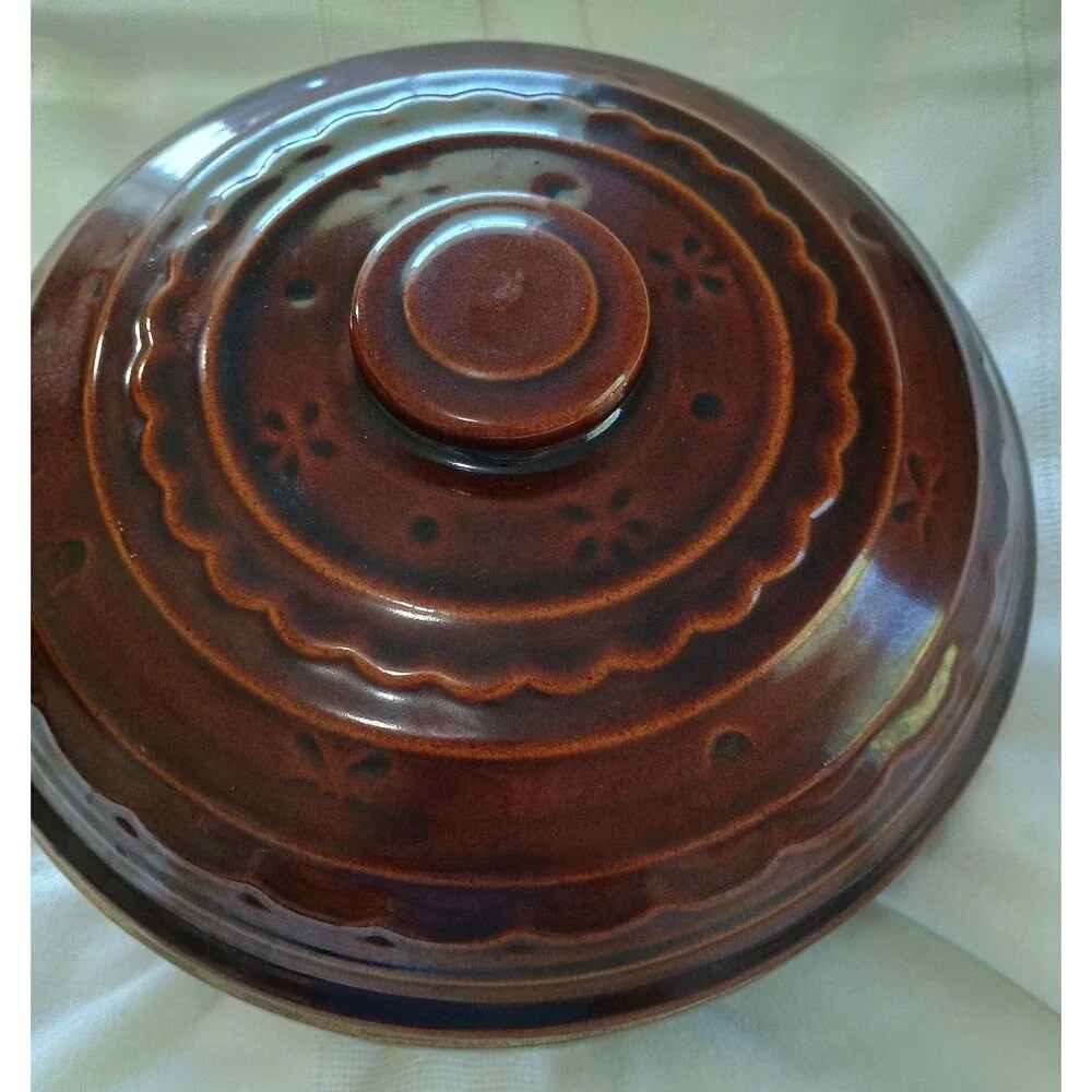 Daisy Dot Covered Casserole Dutch Oven Marcrest Stoneware Made in USA 3 Quart